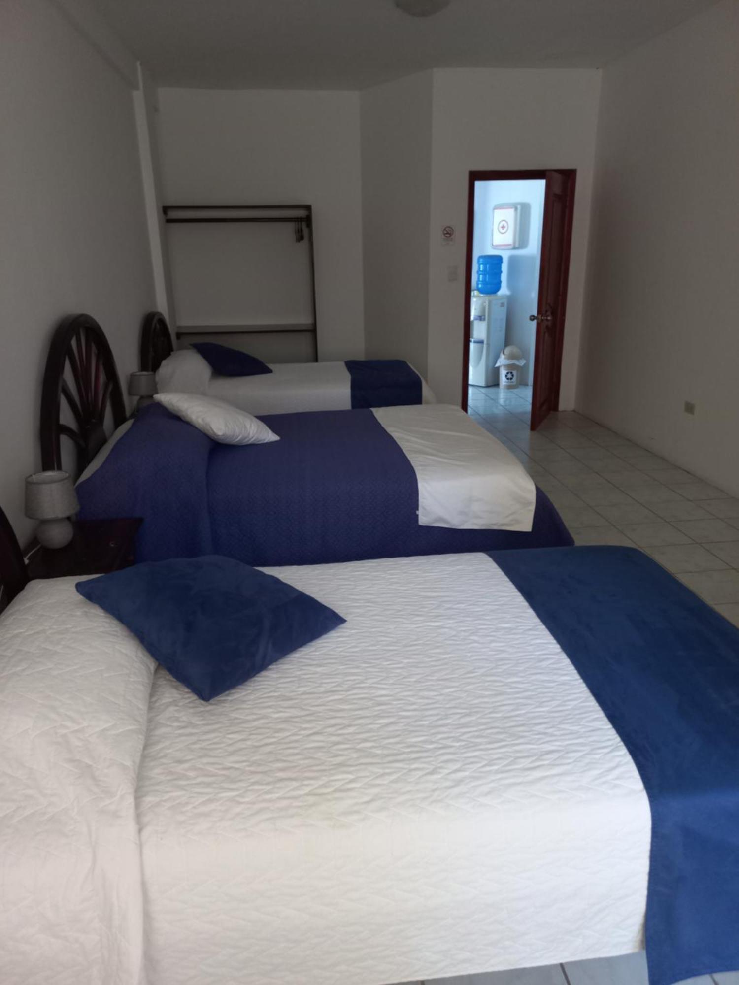 Hotel Isla Del Descanso Puerto Villamil Esterno foto