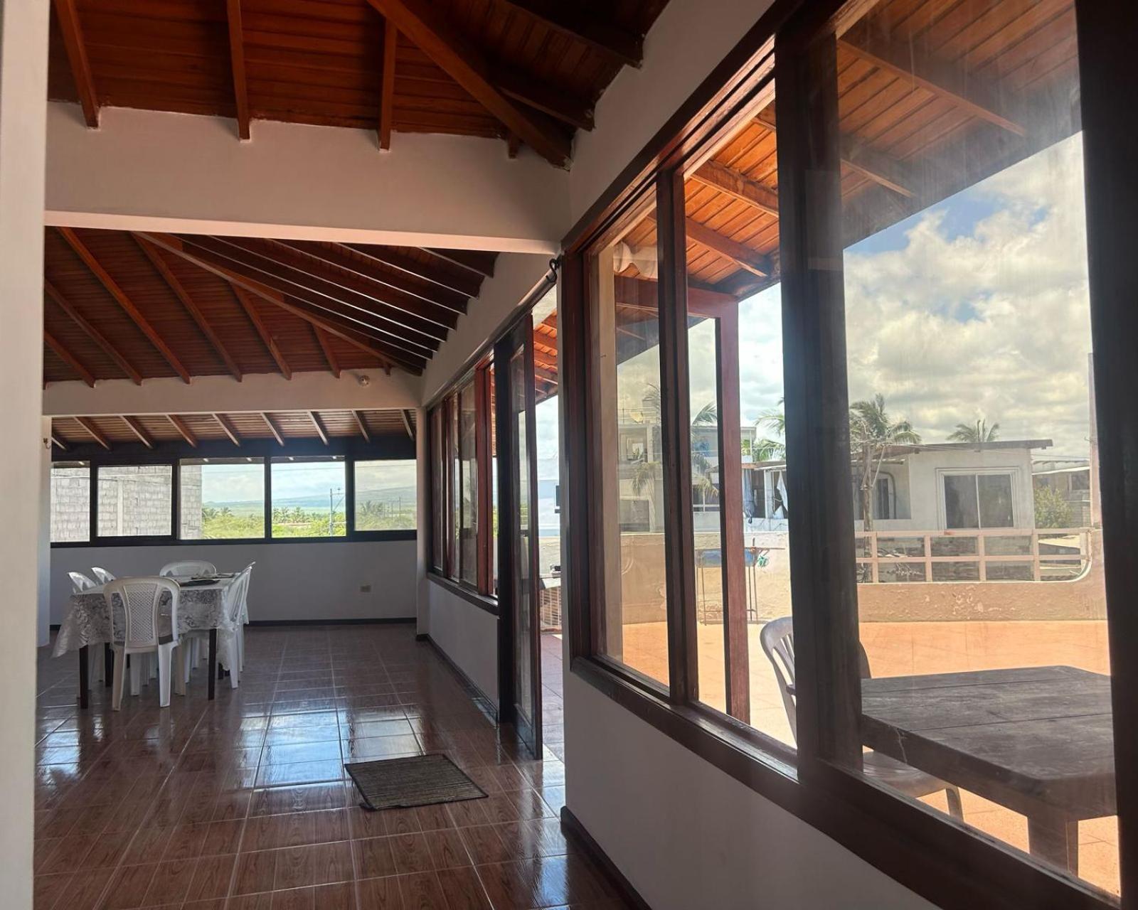 Hotel Isla Del Descanso Puerto Villamil Esterno foto